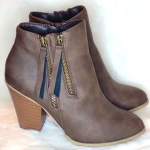 WOMEN'S JOURNEE COLLECTION VALLY BROWN BOOTIES SIZE 9